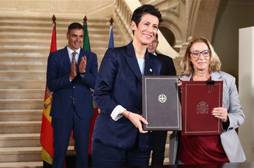 23/10/2024. Pedro Sánchez attends the XXXV Spanish-Portuguese Summit. The Minister for Inclusion, Social Security and Migration, Elma Saiz, ...