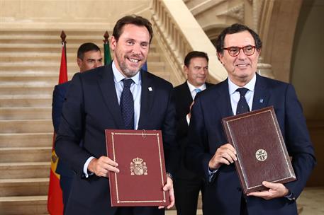 23/10/2024. Pedro Sánchez attends the XXXV Spanish-Portuguese Summit. The Minister for Transport and Sustainable Mobility, Óscar Puente, and...