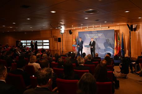 23/10/2024. Pedro S&#225;nchez participa en la XXXV Cumbre Hispano-Portuguesa. El presidente del Gobierno, Pedro S&#225;nchez, y el primer ministro de...