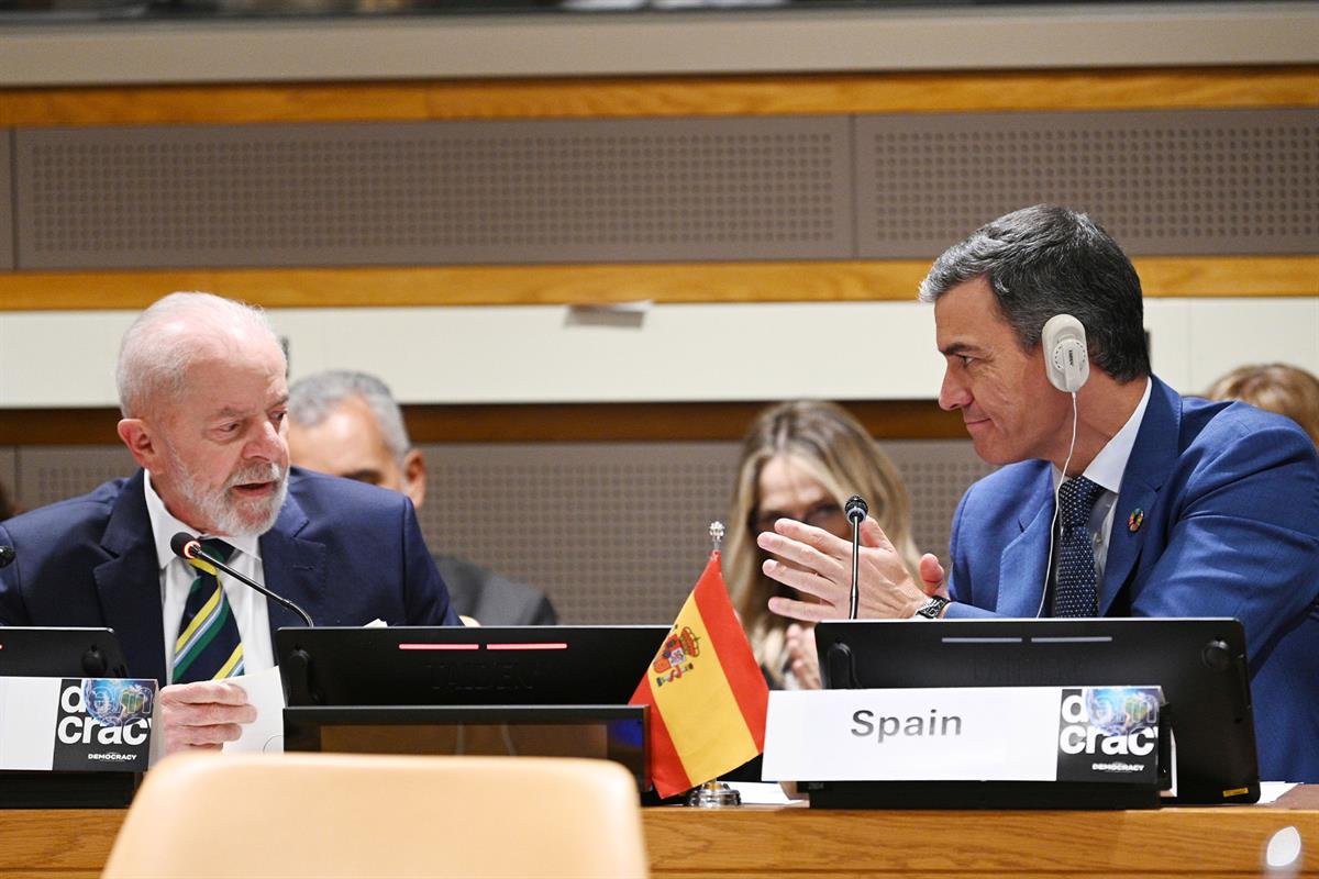 24/09/2024. El presidente de Brasil, Lula da Silva, y el presidente del Gobierno, Pedro Sánchez, participan en el evento España-Brasil "En defensa ...