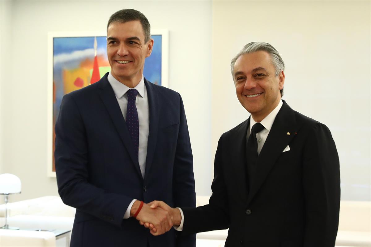 24/10/2024. Pedro Sánchez meets with the president of ACEA and CEO of the Renault Group. The President of the Government of Spain, Pedro Sán...