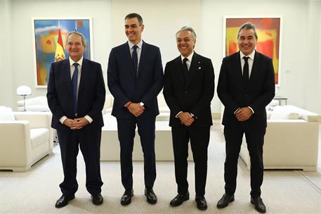 24/10/2024. Pedro Sánchez se reúne con el presidente de la ACEA y consejero delegado del Grupo Renault. El presidente del Gobierno, Pedro Sá...