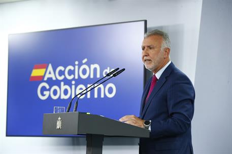 25/10/2024. Pedro Sánchez recibe a las presidentas del Govern de les Illes Balears y de la Junta de Extremadura. El ministro de Política Ter...