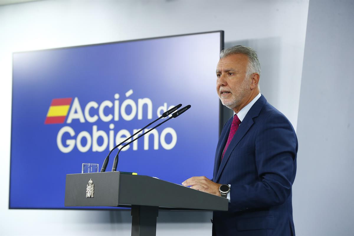 25/10/2024. Pedro Sánchez recibe a las presidentas del Govern de les Illes Balears y de la Junta de Extremadura. El ministro de Política Ter...