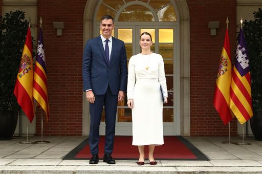 Pedro Sánchez y la presidenta del Govern de les Illes Balears, Margalida Prohens