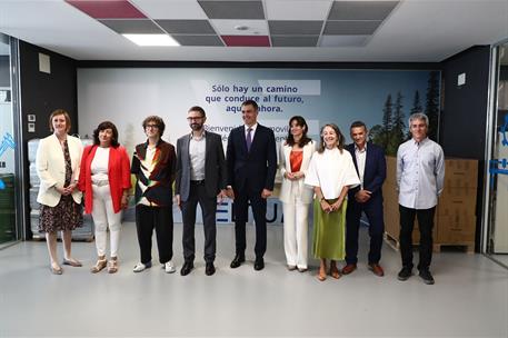 26/07/2024. Pedro Sánchez visita las instalaciones de la empresa VELTIUM. El presidente del Gobierno, Pedro Sánchez, junto a los representan...