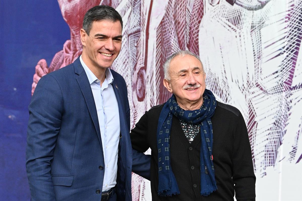 El presidente del Gobierno, Pedro Sánchez, y el secretario general de UGT, Pepe Álvarez.