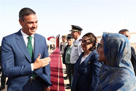 27/08/2024. Pedro S&#225;nchez viaja a Mauritania. El presidente del Gobierno, Pedro S&#225;nchez, a su llegada al aeropuerto de Nuakchott.