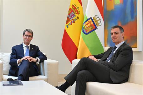 27/09/2024. El presidente del Gobierno recibe al presidente de La Rioja. El presidente del Gobierno, Pedro S&#225;nchez, junto al presidente de L...