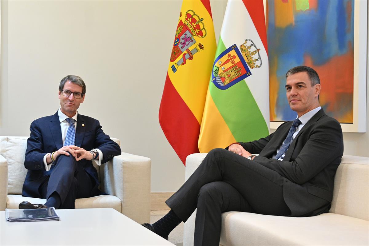 27/09/2024. El presidente del Gobierno recibe al presidente de La Rioja. El presidente del Gobierno, Pedro Sánchez, junto al presidente de L...