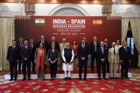 28/10/2024. El presidente del Gobierno viaja a la República de India. Foto de familia del encuentro.