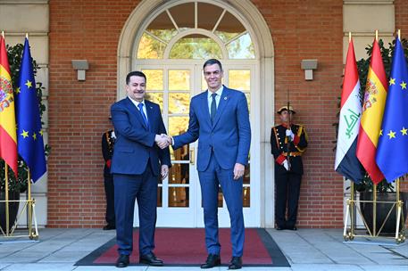 28/11/2024. Pedro Sánchez recibe al primer ministro de Irak. El presidente del Gobierno, Pedro Sánchez, saluda al primer ministro de Irak, M...