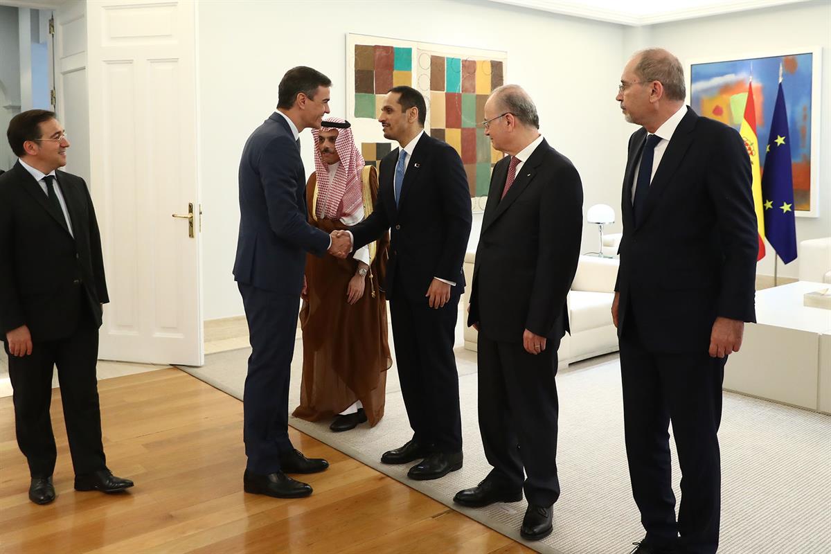 29/05/2024. Pedro Sánchez se reúne con los miembros del Comité ministerial árabe-islámico sobre Gaza. El presidente del Gobierno, Pedro Sánc...