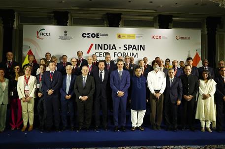 29/10/2024. Pedro S&#225;nchez contin&#250;a su viaje en la Rep&#250;blica de India. Foto de familia del Foro de CEOs India-Espa&#241;a.