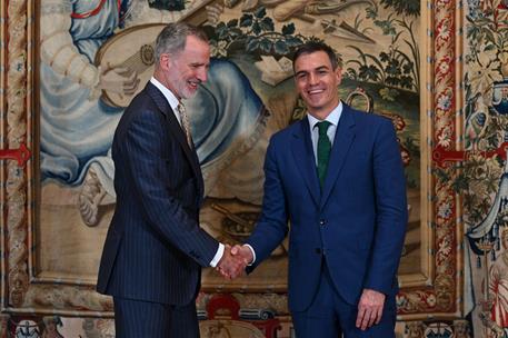 30/07/2024. Pedro Sánchez despacha con S.M. el Rey. Su Majestad el Rey, Felipe VI, saluda al presidente del Gobierno, Pedro Sánchez, antes d...