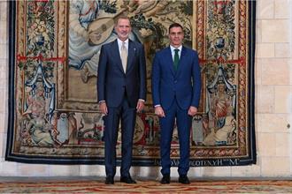 Su Majestad el Rey, Felipe VI, y el presidente del Gobierno, Pedro Sánchez, en el Palacio Real de La Almudaina (Palma))