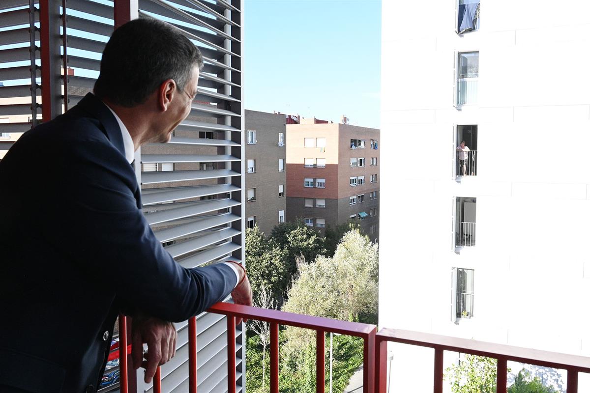 30/09/2024. Pedro Sánchez visits an affordable public rental housing development in Barcelona. The President of the Government of Spain, Ped...