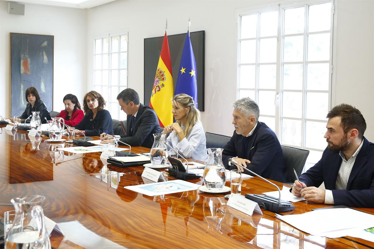 30/10/2024. Pedro Sánchez preside el comité de crisis para el seguimiento de los efectos de la DANA. El presidente del Gobierno, Pedro Sánch...