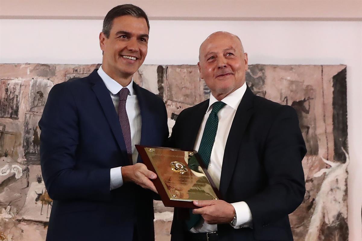 31/05/2024. Pedro Sánchez preside la entrega de la Placa de Oro y la Gran Cruz de la Real Orden del Mérito Deportivo. El presidente del Gobi...