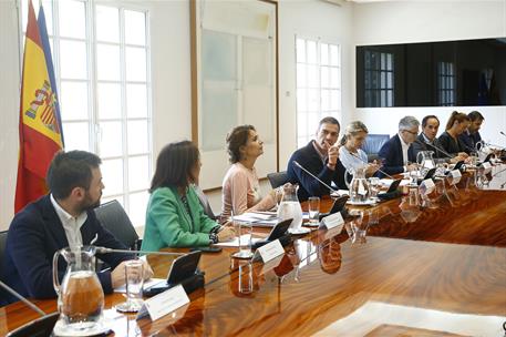 31/10/2024. S&#225;nchez preside la tercera reuni&#243;n del comit&#233; para el seguimiento de la DANA. El presidente del Gobierno, Pedro S&#225;nchez, y vario...