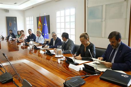 31/10/2024. Sánchez preside la tercera reunión del comité para el seguimiento de la DANA. El presidente del Gobierno, Pedro Sánchez, y vario...