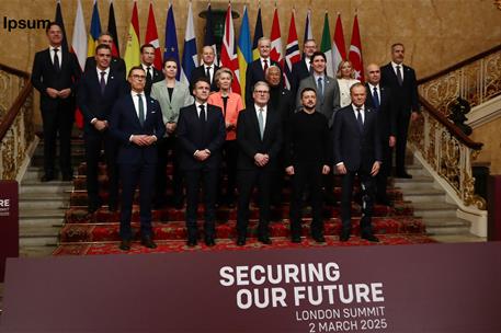 2/03/2025. Pedro S&#225;nchez asiste a la Reuni&#243;n de Alto Nivel sobre Ucrania. Foto de familia de la Reuni&#243;n de Alto Nivel sobre Ucrania celebrad...