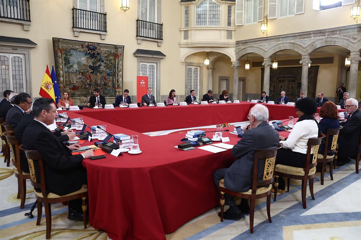 5/02/2025. Pedro Sánchez asiste a la reunión del Patronato del Instituto Cervantes. El presidente del Gobierno, Pedro Sánchez, junto a los r...