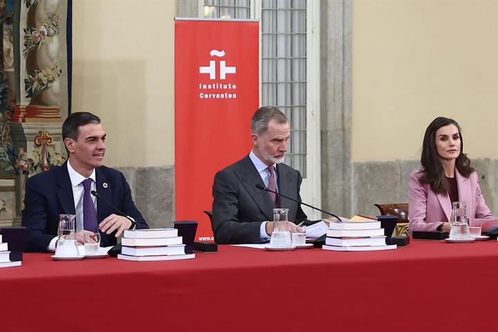 5/02/2025. Pedro Sánchez asiste a la reunión del Patronato del Instituto Cervantes. El presidente del Gobierno, Pedro Sánchez, junto a los r...