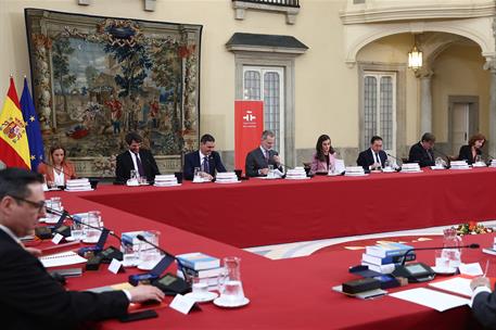 5/02/2025. Pedro Sánchez asiste a la reunión del Patronato del Instituto Cervantes. El presidente del Gobierno, Pedro Sánchez, junto a los r...