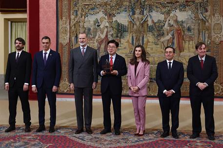 5/02/2025. Pedro S&#225;nchez asiste a la reuni&#243;n del Patronato del Instituto Cervantes. El ministro de Cultura, Ernest Urtazun, el presidente de...