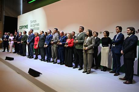 5/03/2025. Pedro Sánchez clausura el acto de entrega de los XI Premios Cepyme. El presidente del Gobierno, Pedro Sánchez, junto a los galard...