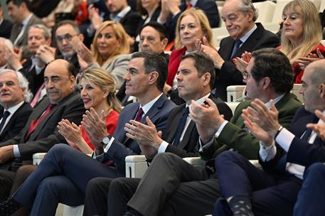 5/03/2025. Pedro S&#225;nchez clausura el acto de entrega de los XI Premios Cepyme. El presidente del Gobierno, Pedro S&#225;nchez, y la vicepresident...