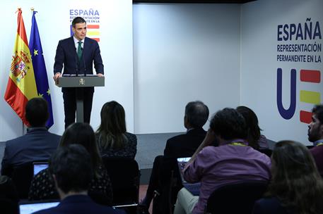 6/03/2025. El presidente participa en la reuni&#243;n extraordinaria del Consejo Europeo. El presidente del Gobierno, Pedro S&#225;nchez, atiende a lo...