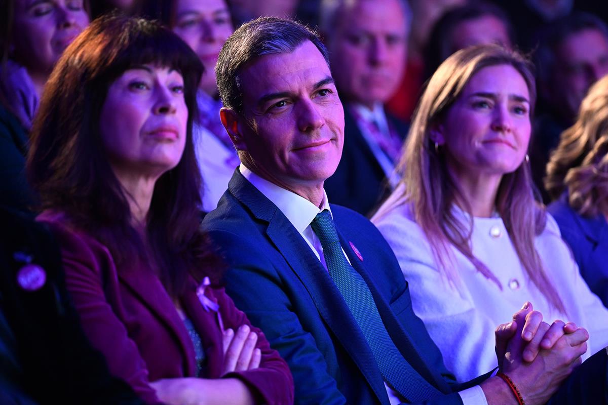 7/03/2025. Pedro Sánchez clausura el acto institucional con motivo del Día Internacional de las Mujeres. La ministra de Igualdad, Ana Redond...