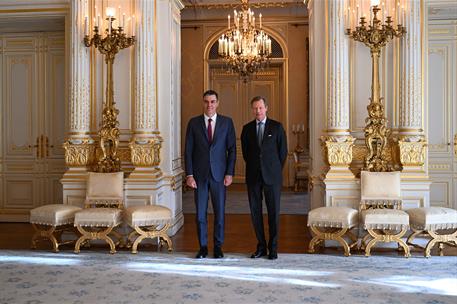 12/03/2025. El presidente del Gobierno viaja a Luxemburgo. El presidente del Gobierno, Pedro Sánchez, junto al Gran Duque de Luxemburgo, Enr...