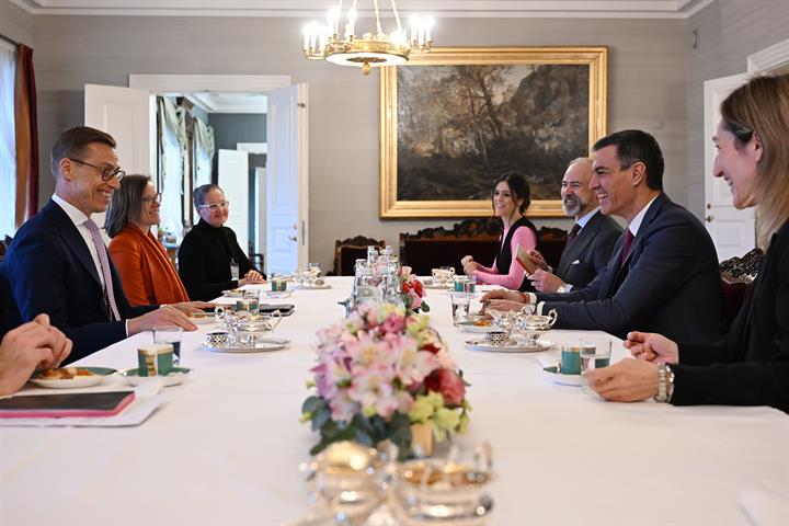 12/03/2025. Pedro Sánchez se reúne con el presidente de Finlandia. El presidente del Gobierno, Pedro Sánchez, durante la reunión con el pres...