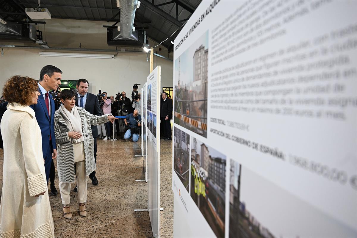 13/01/2025. Pedro Sánchez clausura el foro 'Vivienda: quinto pilar del Estado del bienestar'. El presidente del Gobierno, Pedro Sánchez, obs...