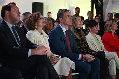 13/01/2025. Pedro Sánchez clausura el foro 'Vivienda: quinto pilar del Estado del bienestar'. El ministro Óscar Puente, la vicepresidenta pr...