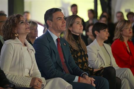 13/01/2025. Pedro Sánchez clausura el foro 'Vivienda: quinto pilar del Estado del bienestar'. La vicepresidenta primera, María Jesús Montero...