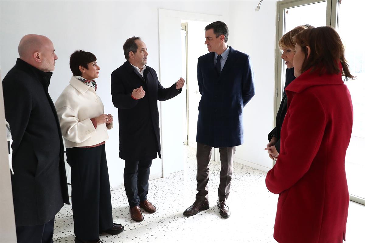 13/02/2025. Pedro Sánchez visita una promoción de vivienda de alquiler social asequible. El presidente del Gobierno, Pedro Sánchez, durante ...