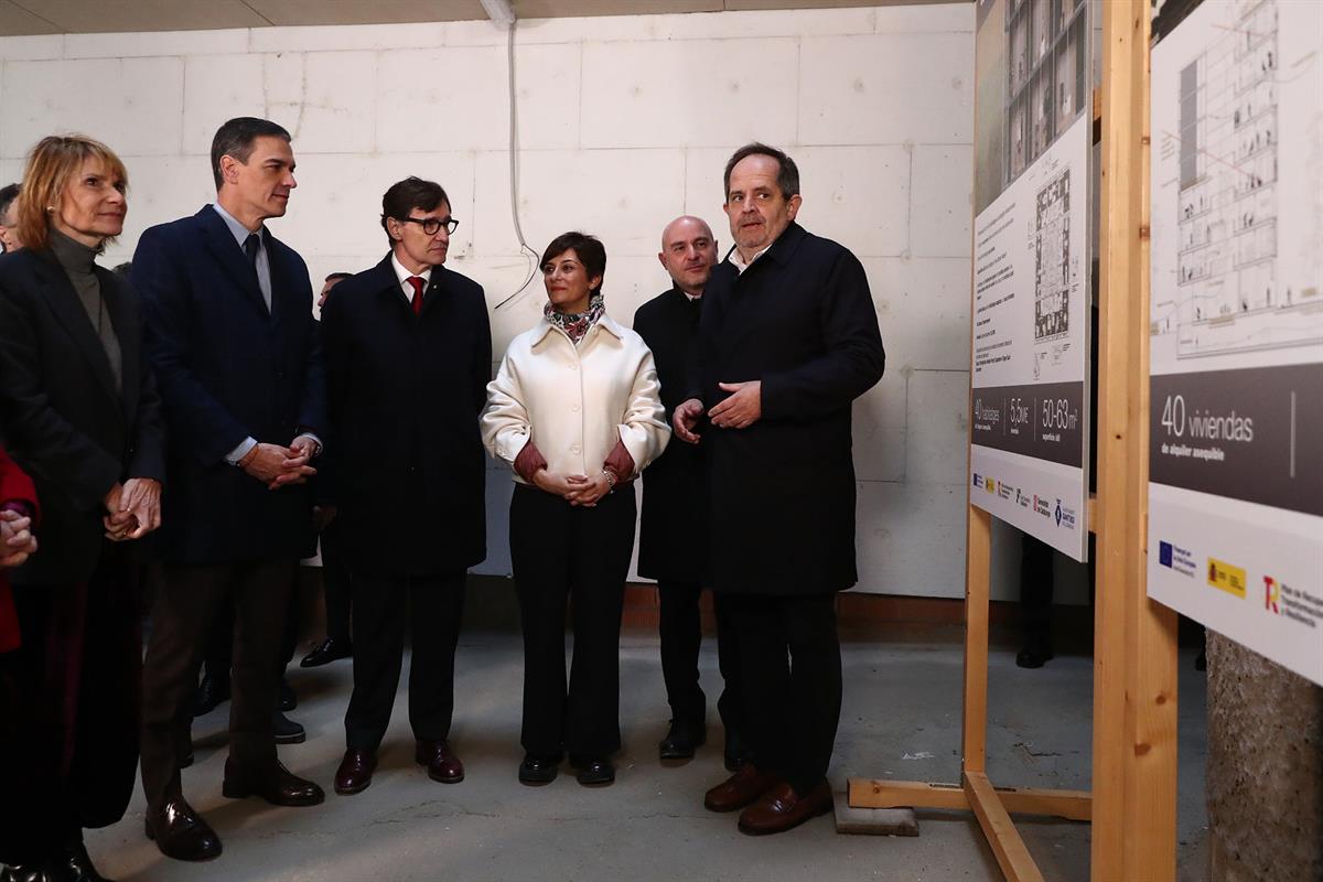 13/02/2025. Pedro Sánchez visita una promoción de vivienda de alquiler social asequible. El presidente del Gobierno, Pedro Sánchez, junto a ...