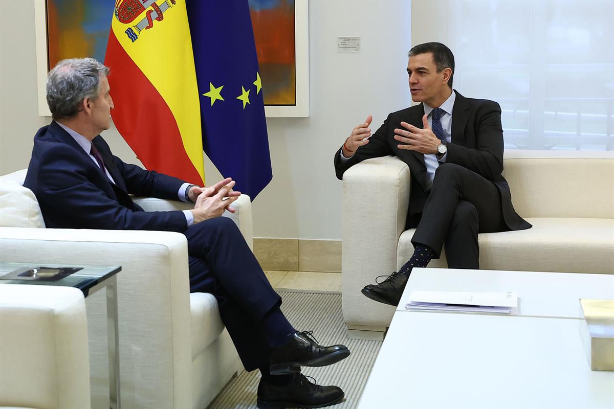 13/03/2025. Pedro Sánchez se reúne con los líderes de los grupos parlamentarios. El presidente del Gobierno, Pedro Sánchez, conversa con el ...