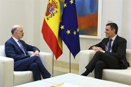 13/03/2025. Pedro Sánchez se reúne con los líderes de los grupos parlamentarios. El presidente del Gobierno, Pedro Sánchez, y el portavoz de...