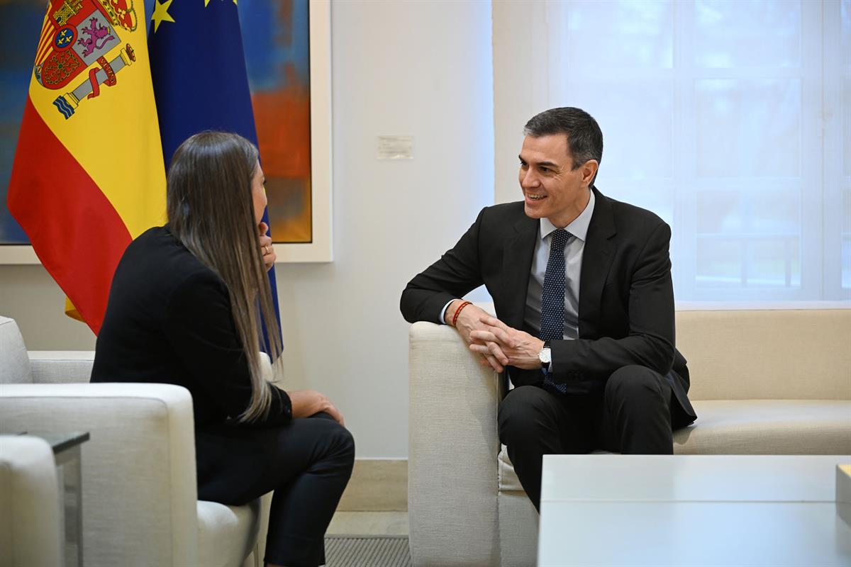 13/03/2025. Pedro Sánchez se reúne con los líderes de los grupos parlamentarios. El presidente del Gobierno, Pedro Sánchez, y la portavoz de...