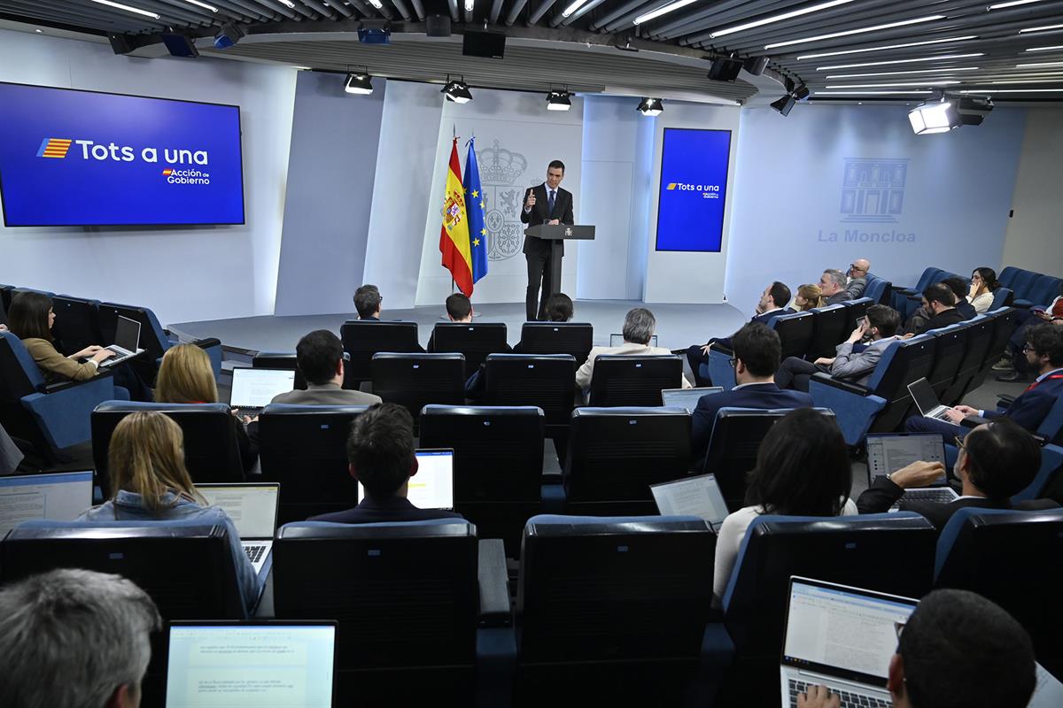 13/03/2025. Pedro Sánchez se reúne con los líderes de los grupos parlamentarios. El presidente del Gobierno, Pedro Sánchez, atiende a los me...