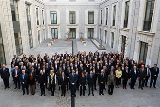 Foto de familia de los participantes en la conferencia