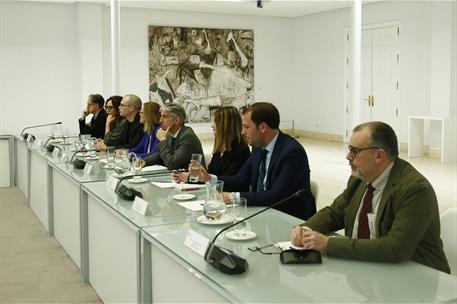 16/01/2025. Pedro Sánchez se reúne con el comité asesor del proyecto 'España en libertad. 50 años'. Participantes del encuentro del presiden...