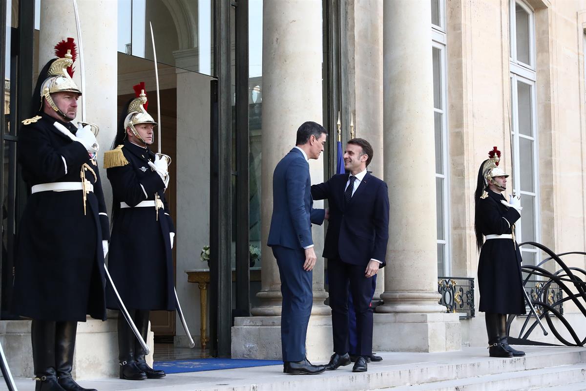 17/02/2025. Pedro Sánchez participa en la Reunión de Alto Nivel sobre la situación de Ucrania. El presidente francés, Emmanuel Macron, da la...