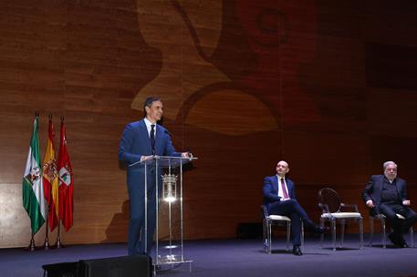 17/03/2025. Pedro S&#225;nchez preside el acto de entrega de la Medalla de Oro de la Ciudad de Dos Hermanas. El presidente del Gobierno, Pedro S&#225;...