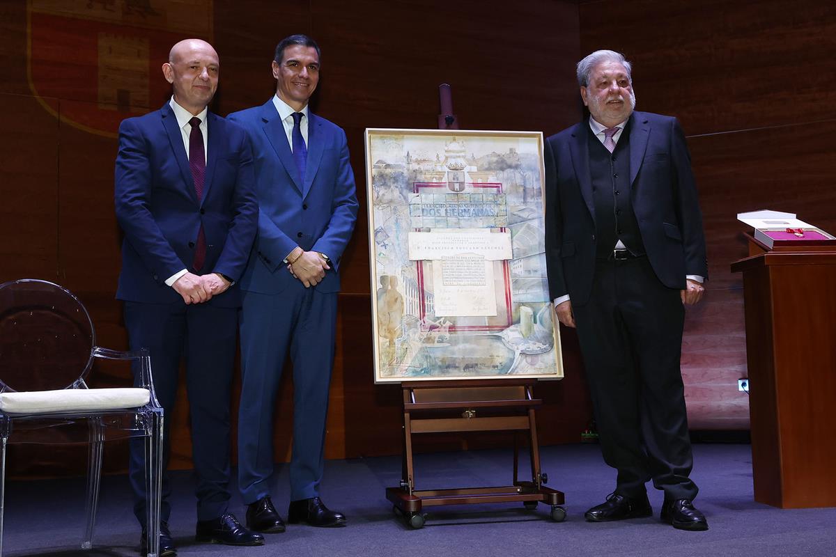 17/03/2025. Pedro Sánchez preside el acto de entrega de la Medalla de Oro de la Ciudad de Dos Hermanas. El alcalde de Dos Hermanas, Francisc...